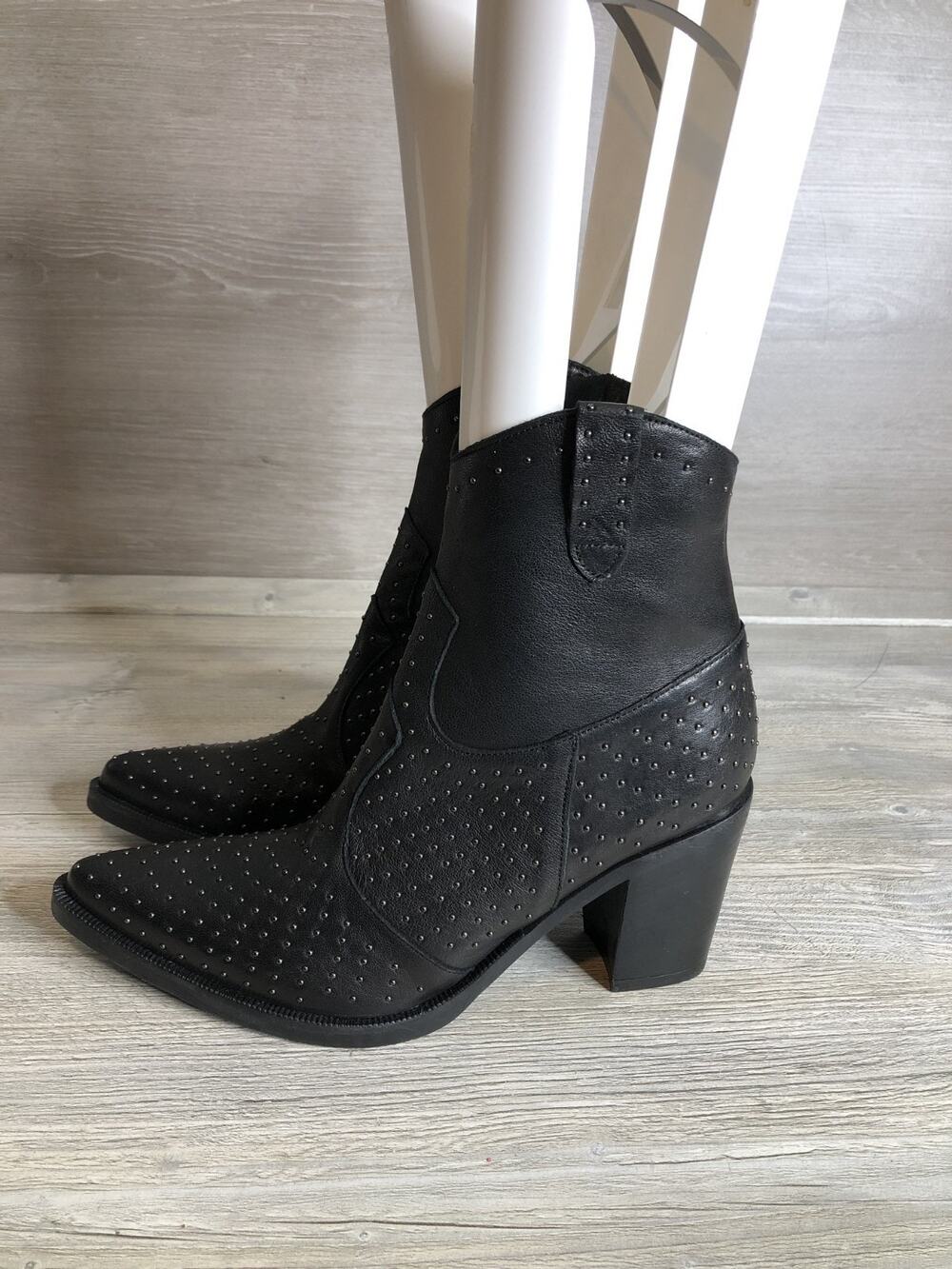 Emanuele Crasto Womens Western Inspired Studded Ankle Boots Sz 9 Black Leather